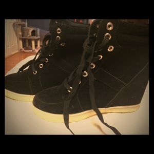 Black wedge tennis shoes